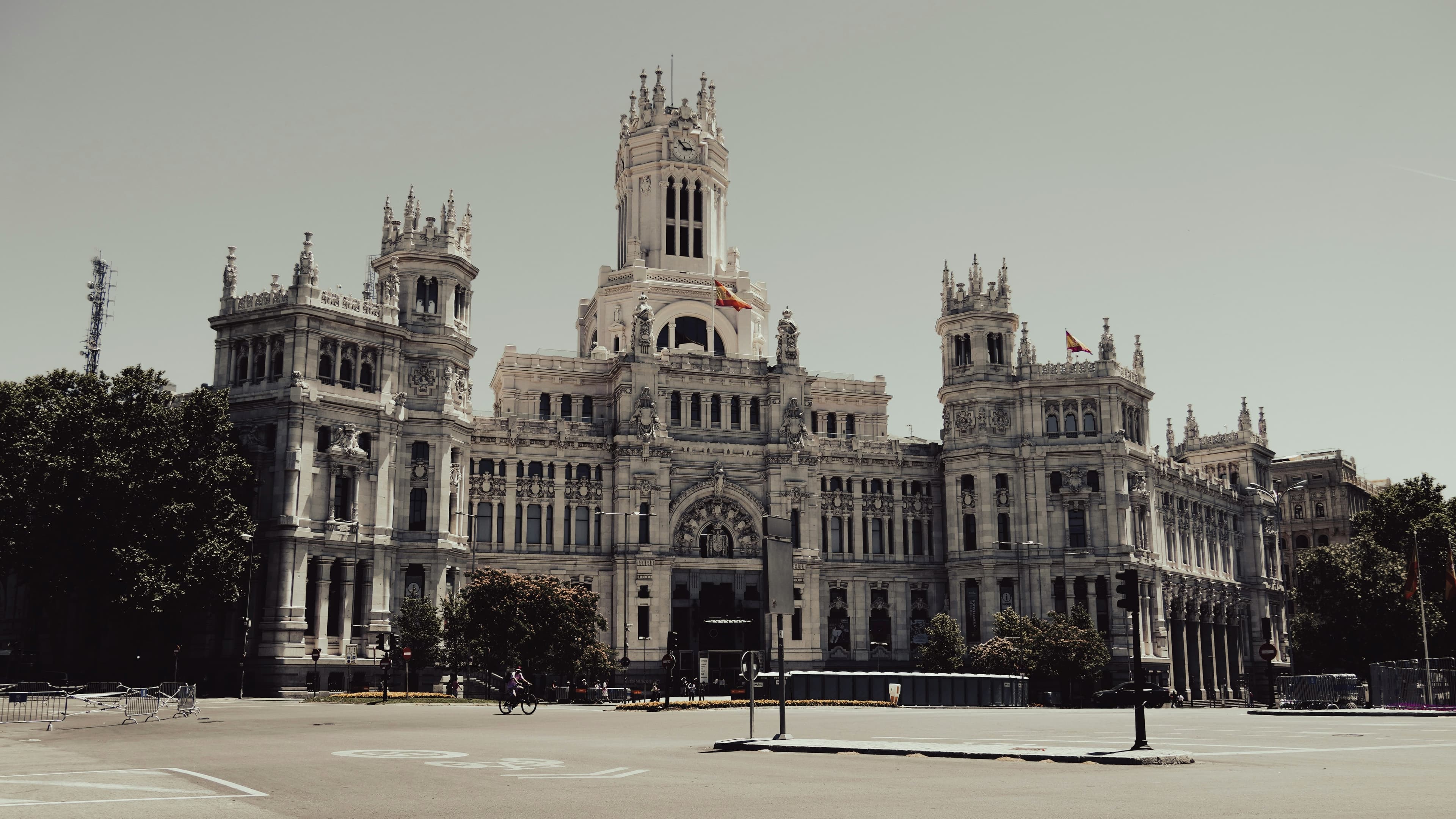 Madrid 2025: Barrios, museos y mercados — guía urbana profunda de 4–6 días para vivir la capital