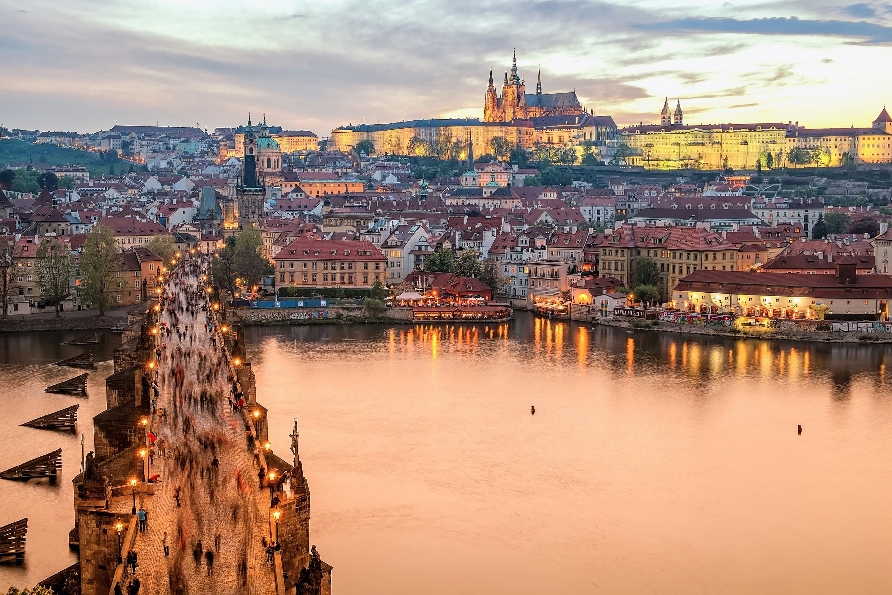 Prague 2025 City Guide: Bridges, Castles, Markets, and a 2–4 Day Plan