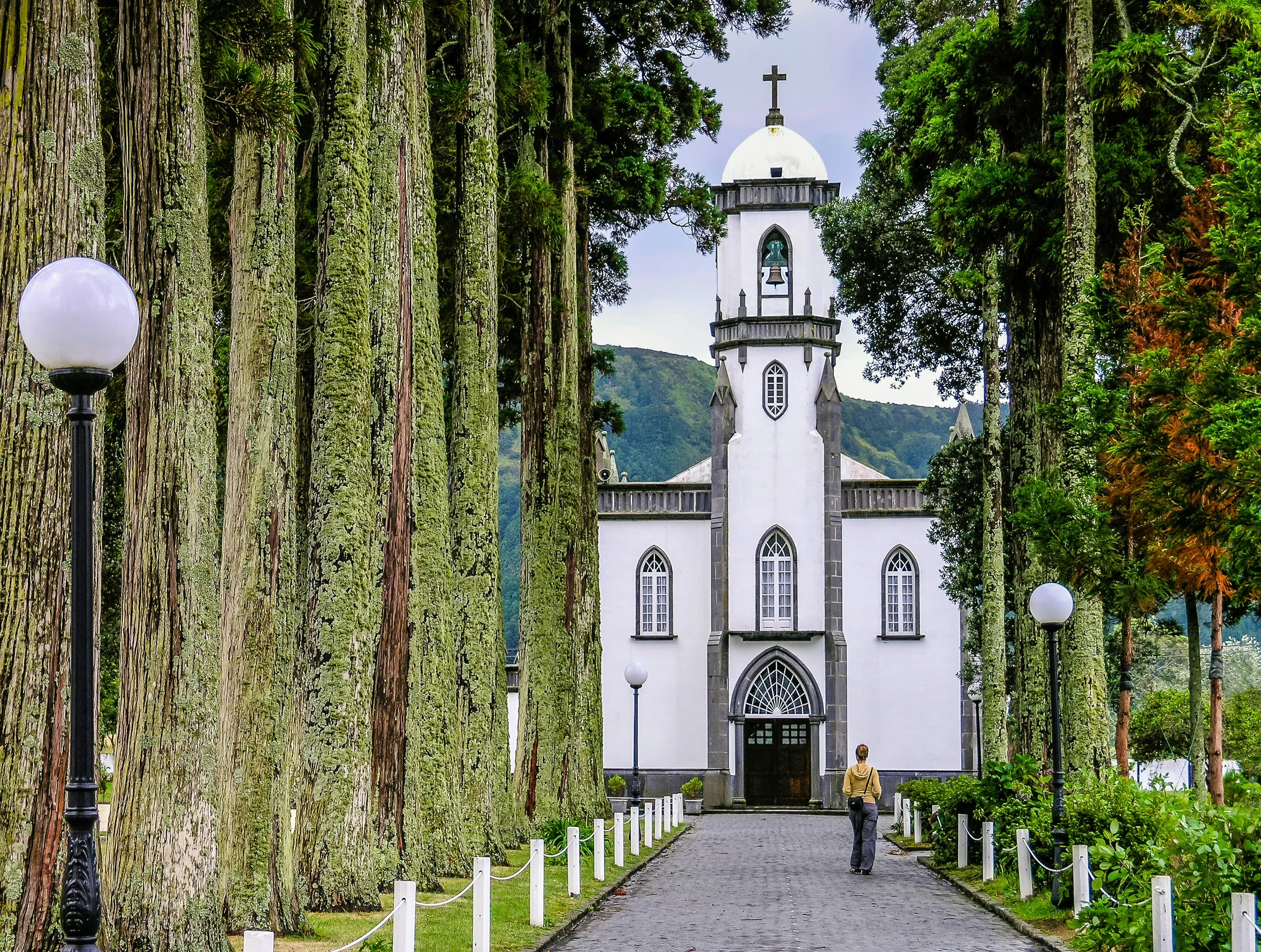 Ultimate Azores Island Hopping Guide 2026: Volcanic Lakes, Whale Watching & 5-7 Day Adventure