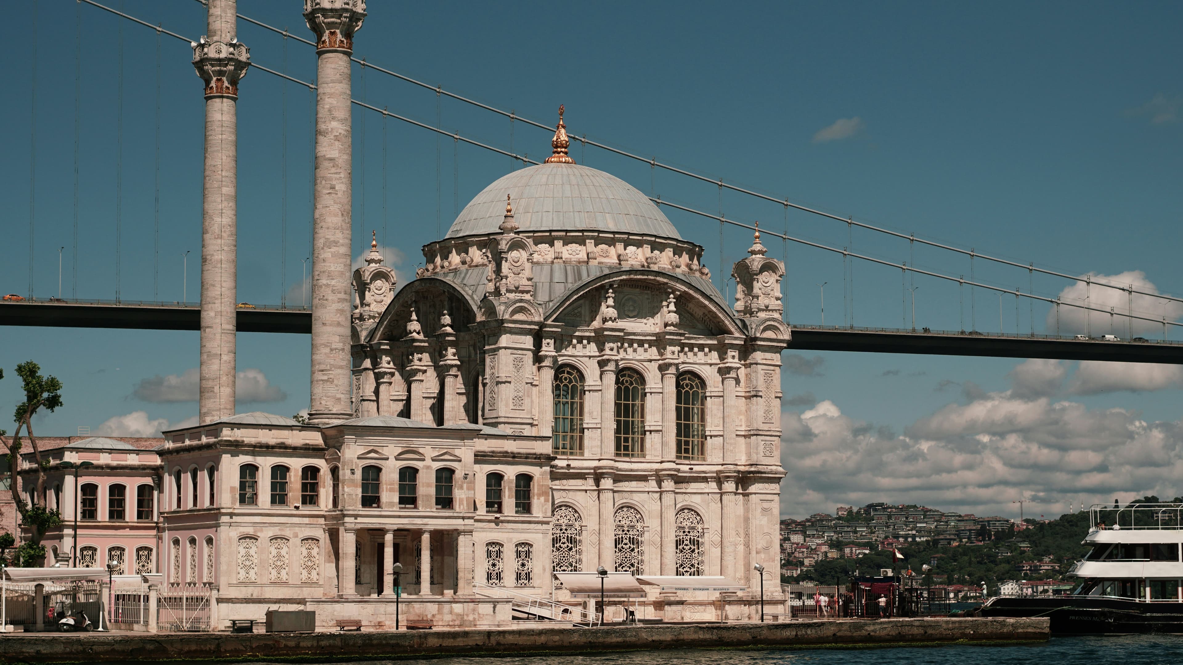 İstanbul 2025: Boğaz Yürüyüşleri, Saraylar ve Mahalle Pazarları — 5–7 Günlük Derin Şehir Rehberi