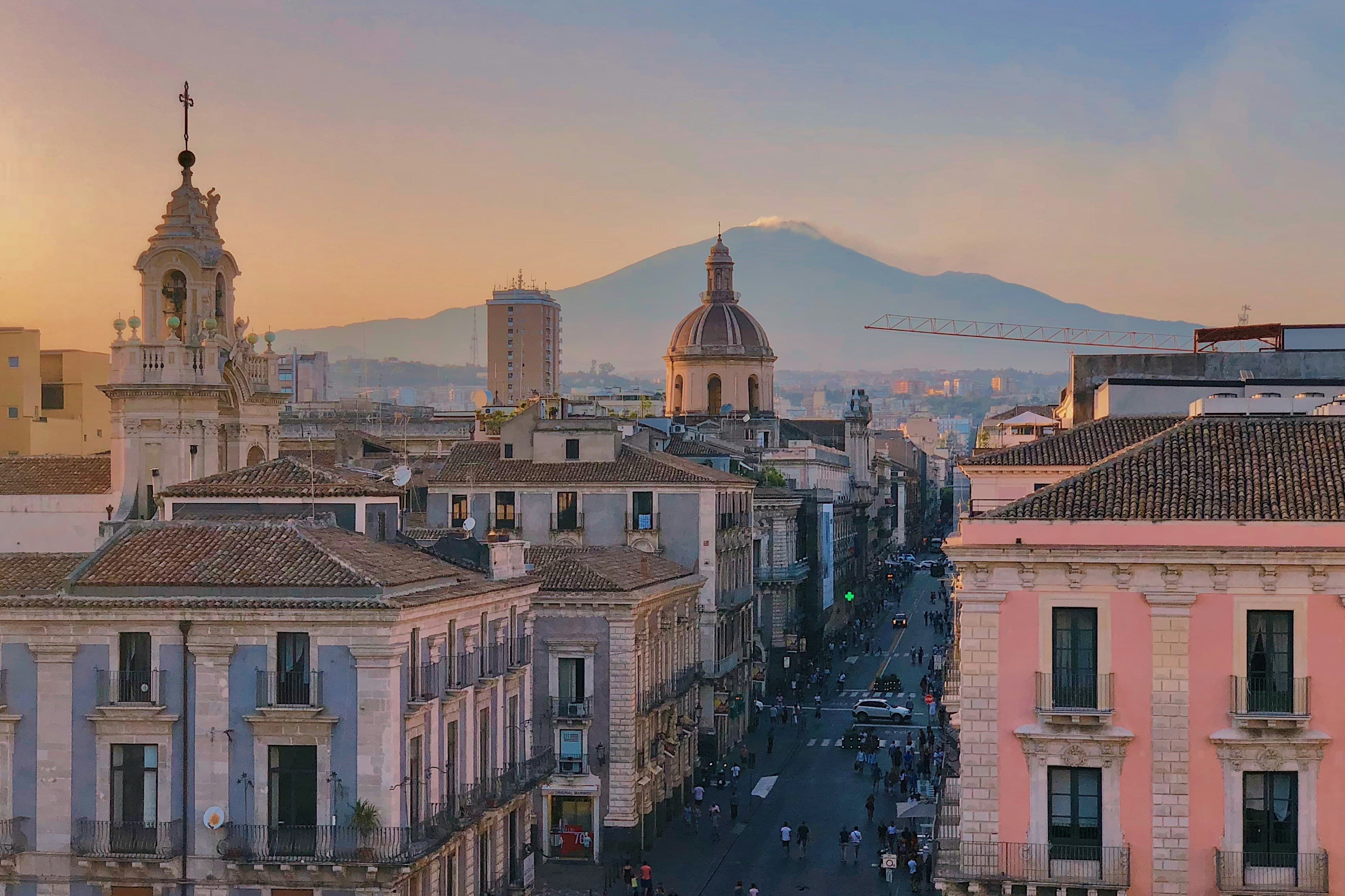 Catania & Etna Guide 2025: Baroque Streets, Lava Landscapes, and a Perfect 2–4 Day Plan