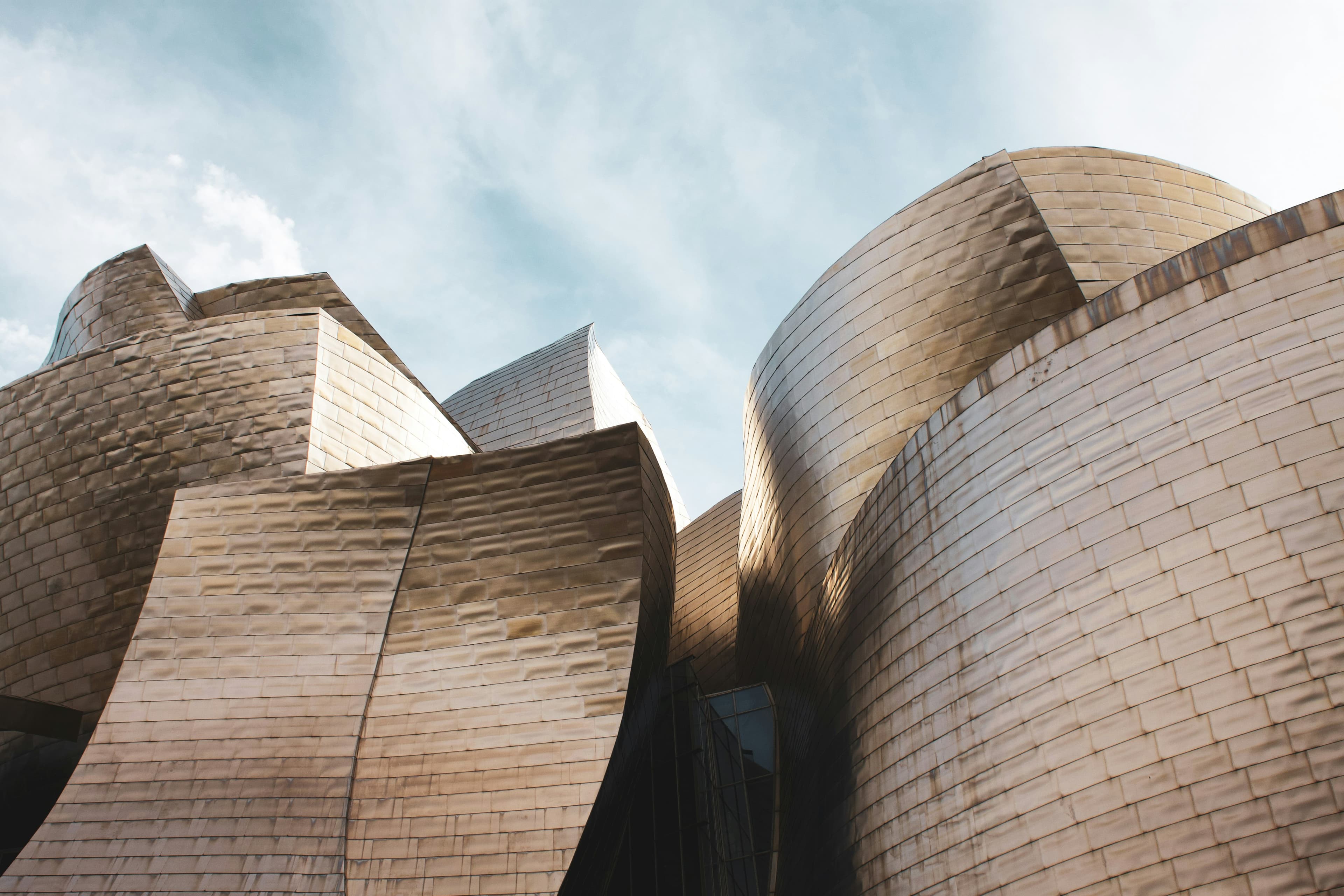 Bilbao 2025: Guggenheim, ría, puentes y pintxos — Guía profunda 3–5 días
