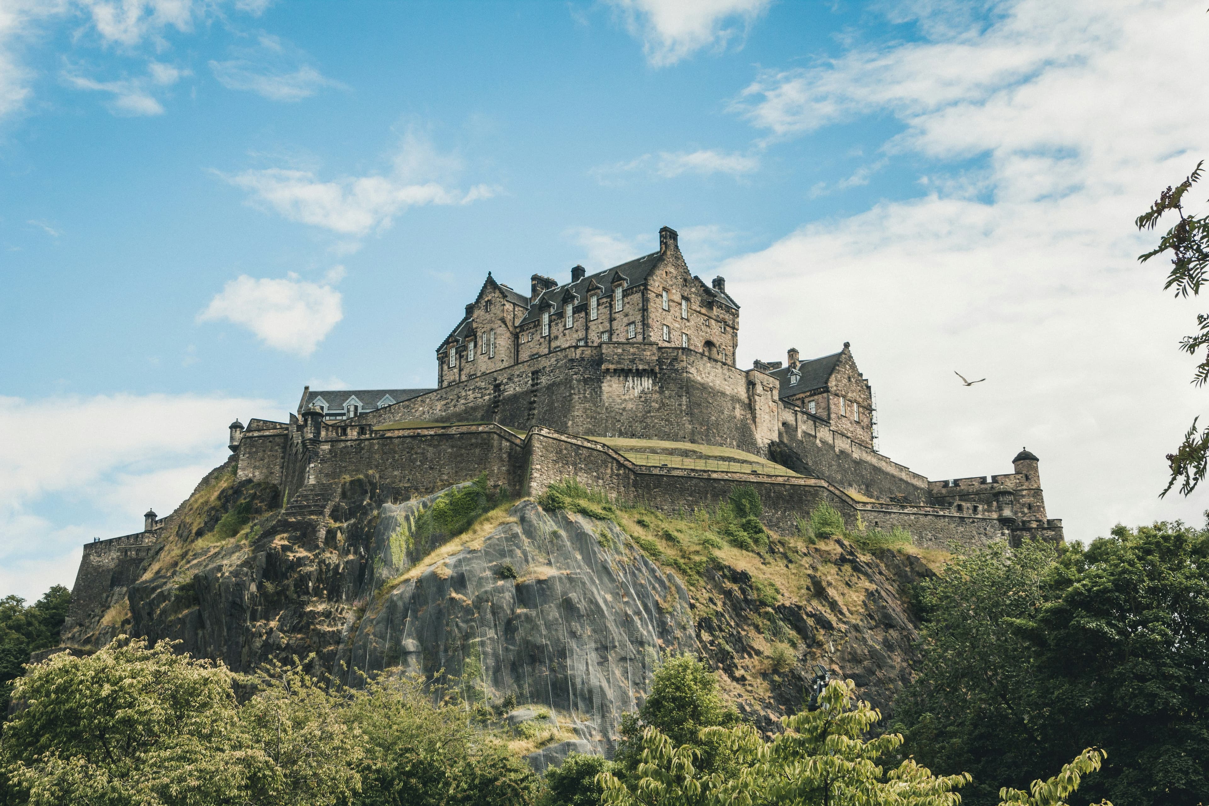 Edinburgh 2025: Royal Mile, Castles, Highlands Gateways, and Festivals — A 5–7 Day Guide
