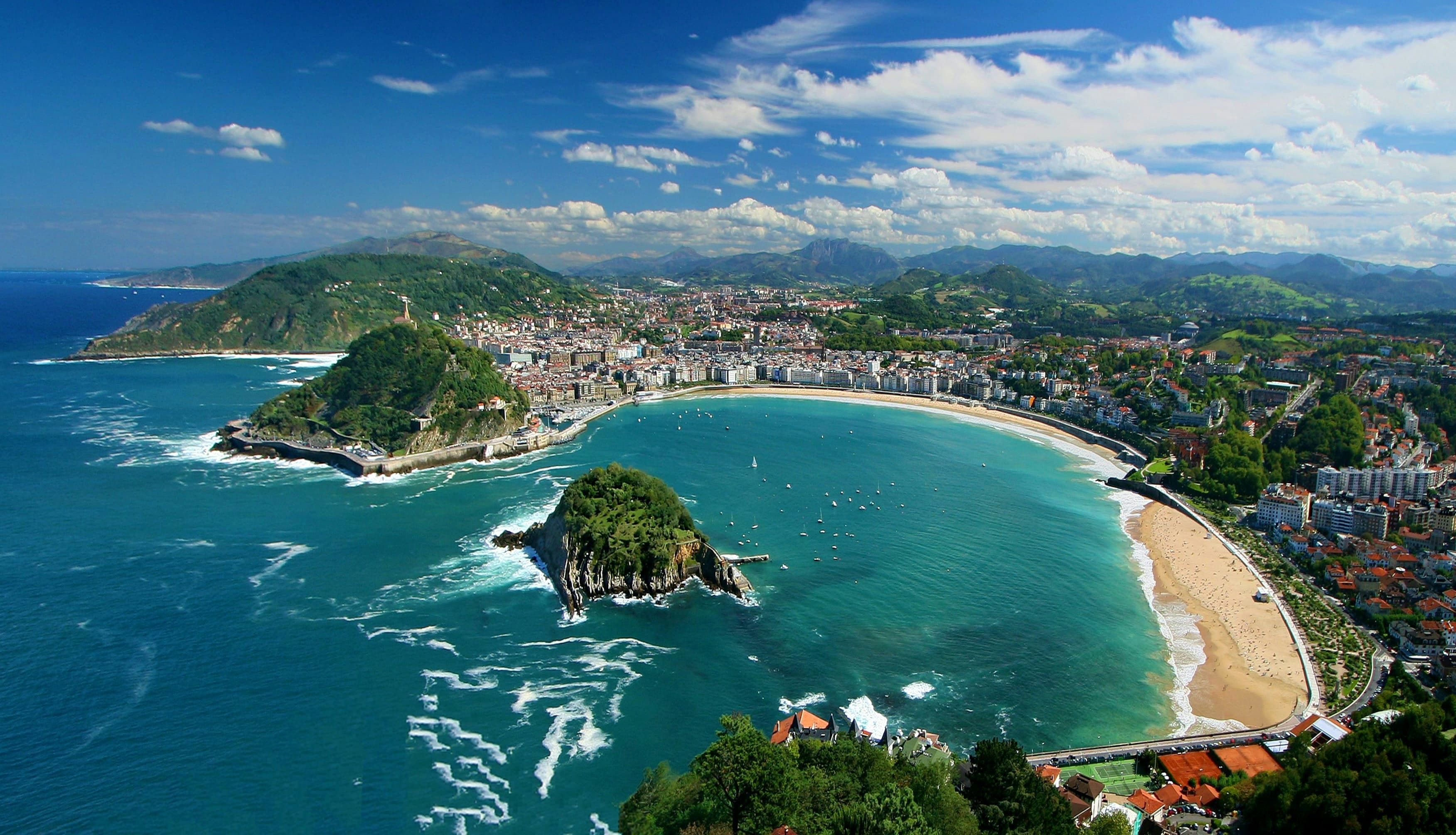 San Sebastian 2025: Pintxos, Surf, and Belle Époque — A Complete 2–4 Day City Guide (+ Day Trips)