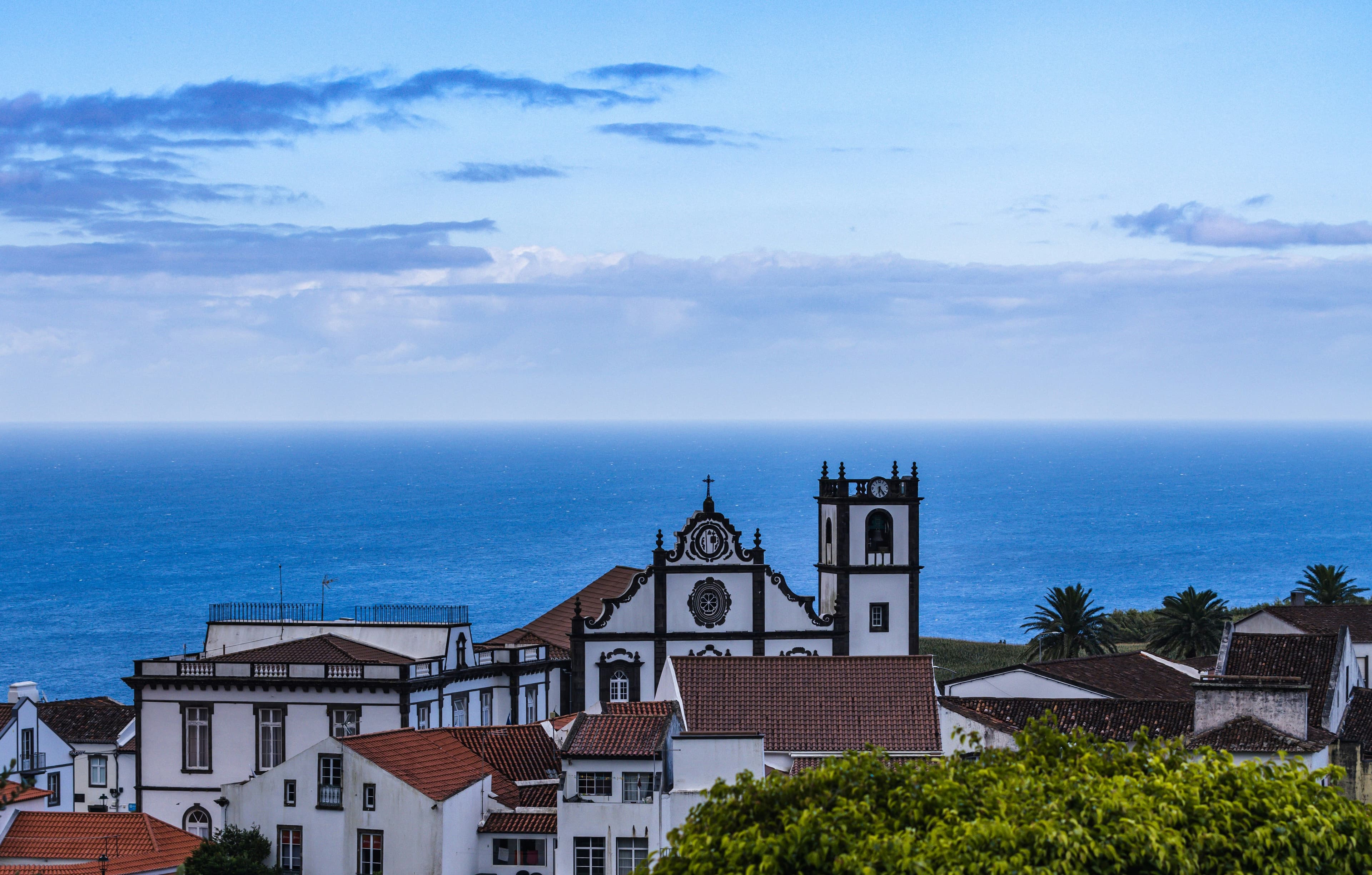 Ultimate Azores Islands 2025: Volcanoes, Hot Springs & Whale Watching Adventure Guide