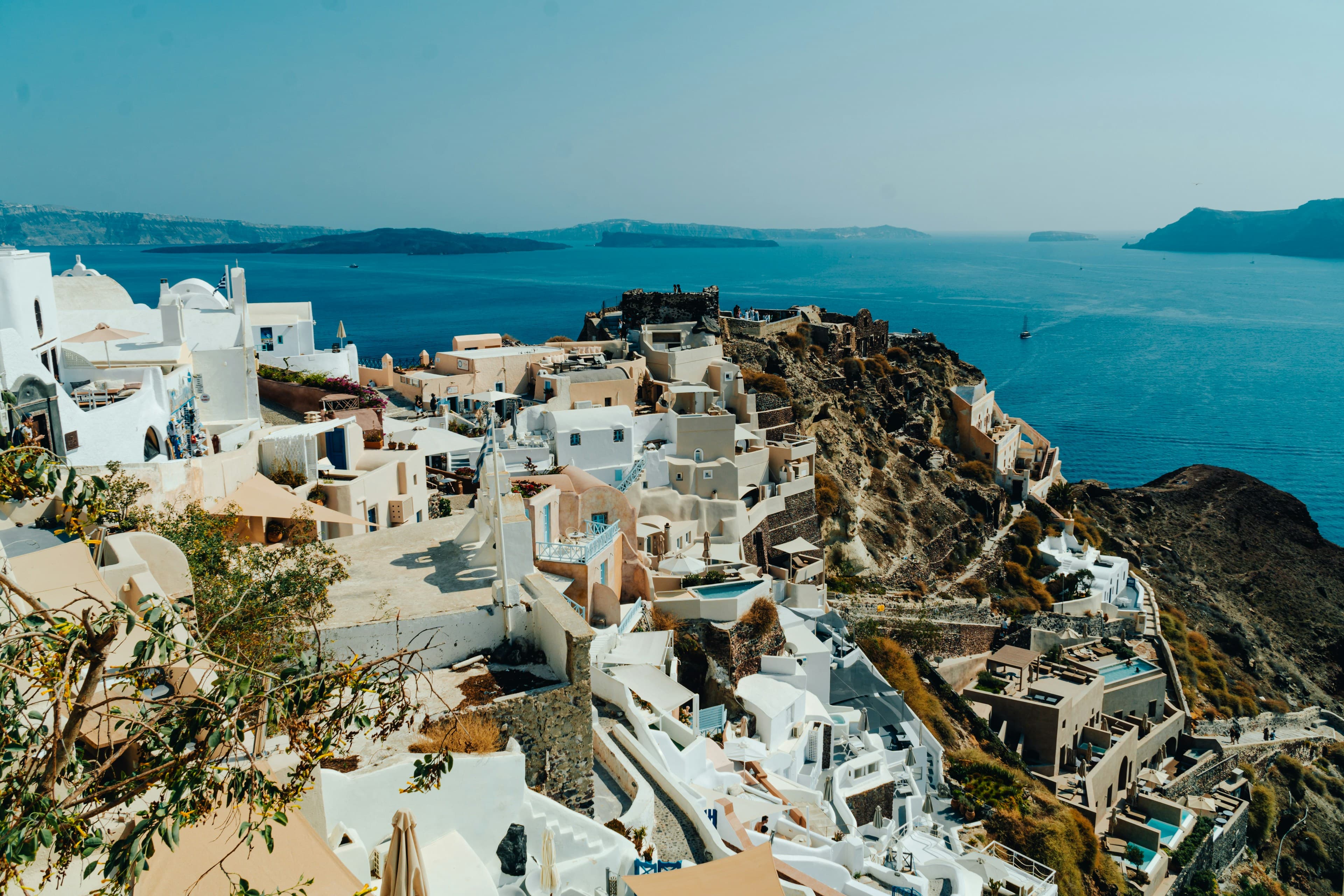Santorini 2025: Ultimate Cycladic Architecture, Sunset Views & Volcanic Beaches Island Guide