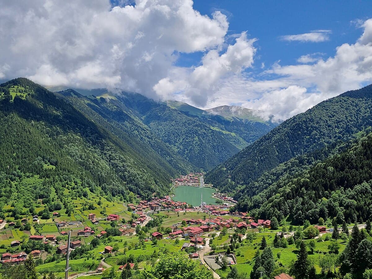 Trabzon, Uzungöl & Sümela 2025: Karadeniz Yaylaları, Manastırlar ve Kıyı — 4–6 Günlük Derin Bölge Rehberi