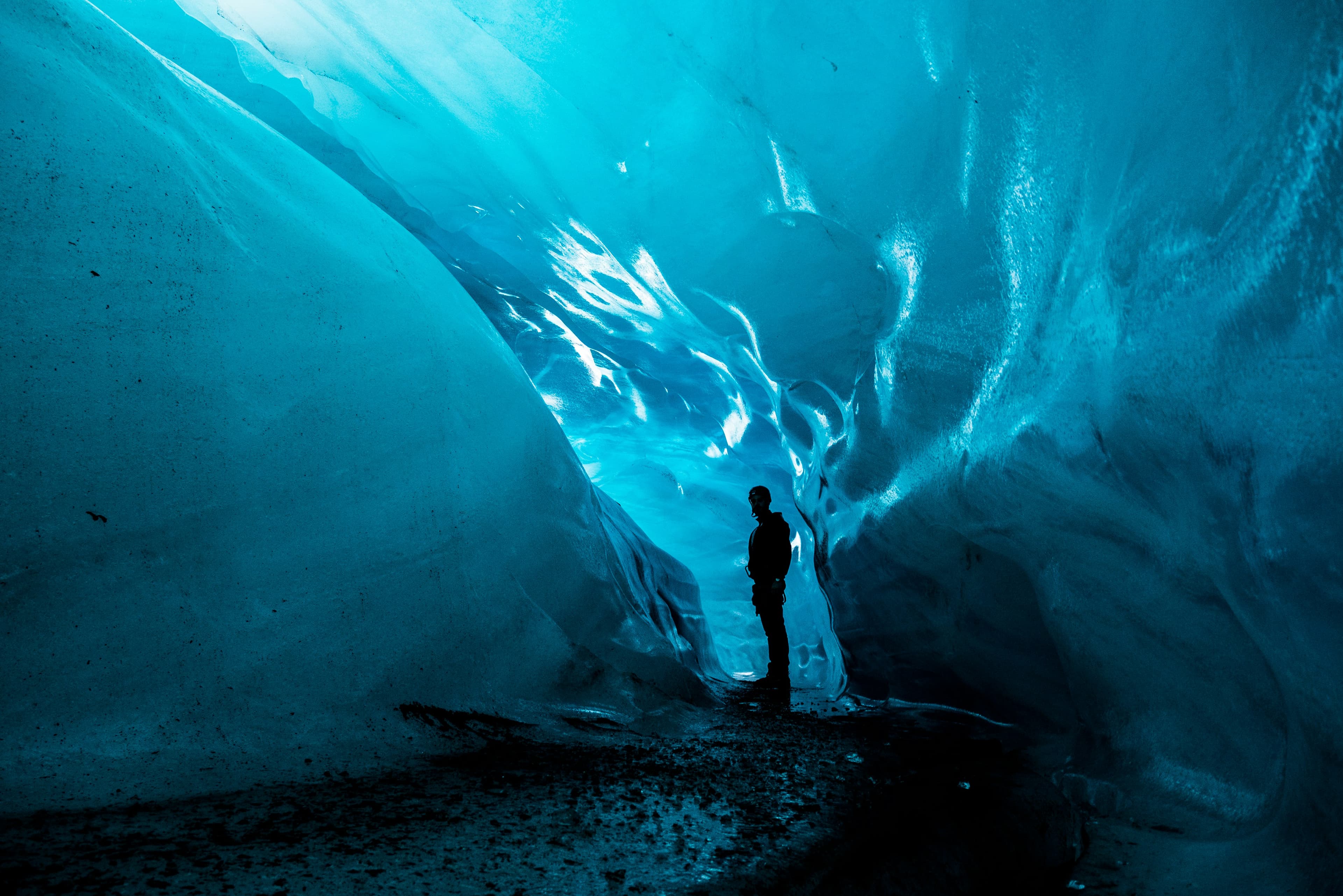 Iceland 2025: Ultimate Northern Lights, Volcanic Landscapes & Glacier Hiking Adventure Guide