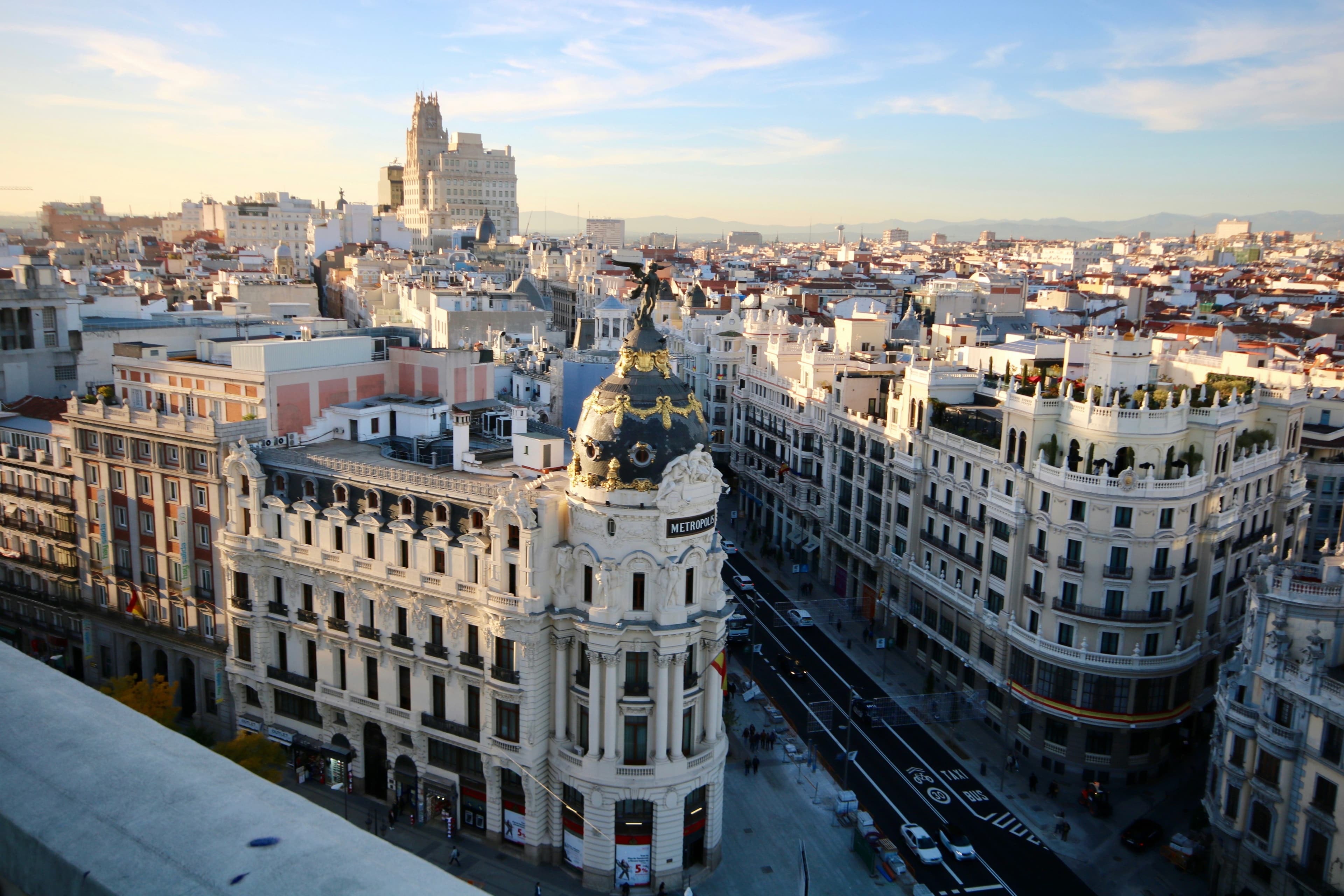 Madrid 2025: Barrios, museos y mercados — guía urbana profunda de 4–6 días para vivir la capital