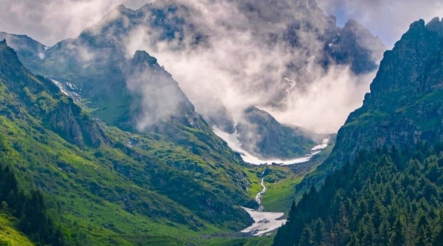Rize & Kaçkar 2025: Yaylalar, Çay Bahçeleri ve Karadeniz'in Yüksek Patikaları — Kapsamlı Dağ Rehberi
