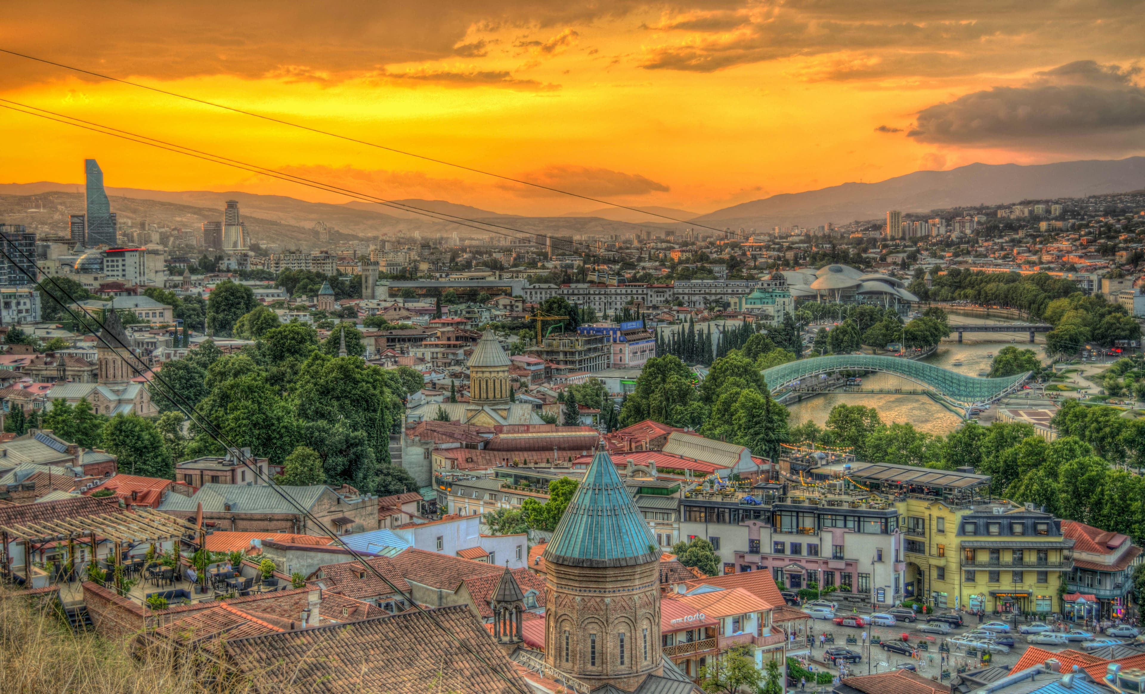 Tbilisi 2025: Sulfur Baths, Wine Bars, and Balcony Lanes — A 3–5 Day City Guide