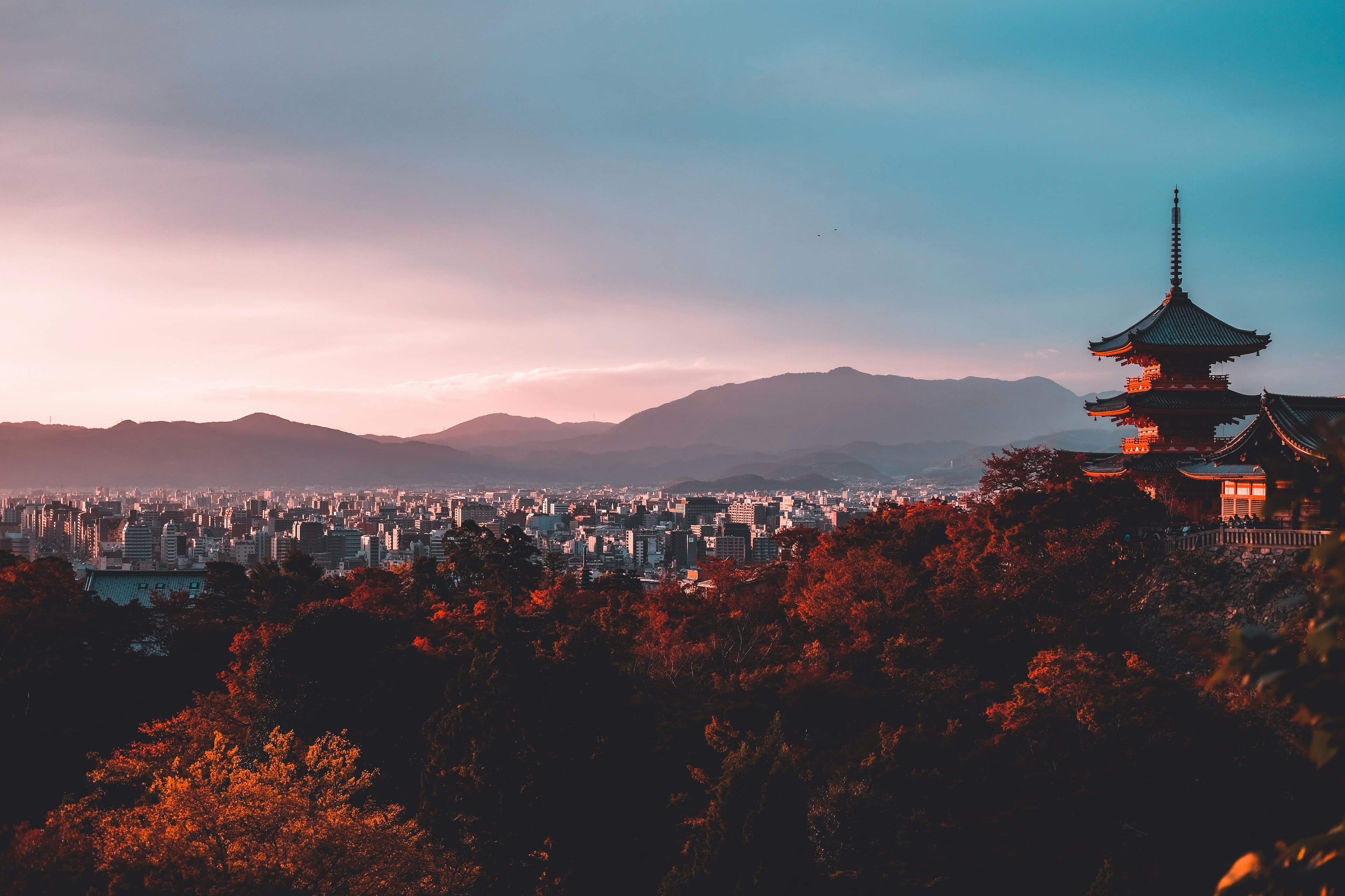 Kyoto 2025: Temples, Tea, and Timeless Streets — A Complete Kyoto Guide (2–4 Days + Day Trips)
