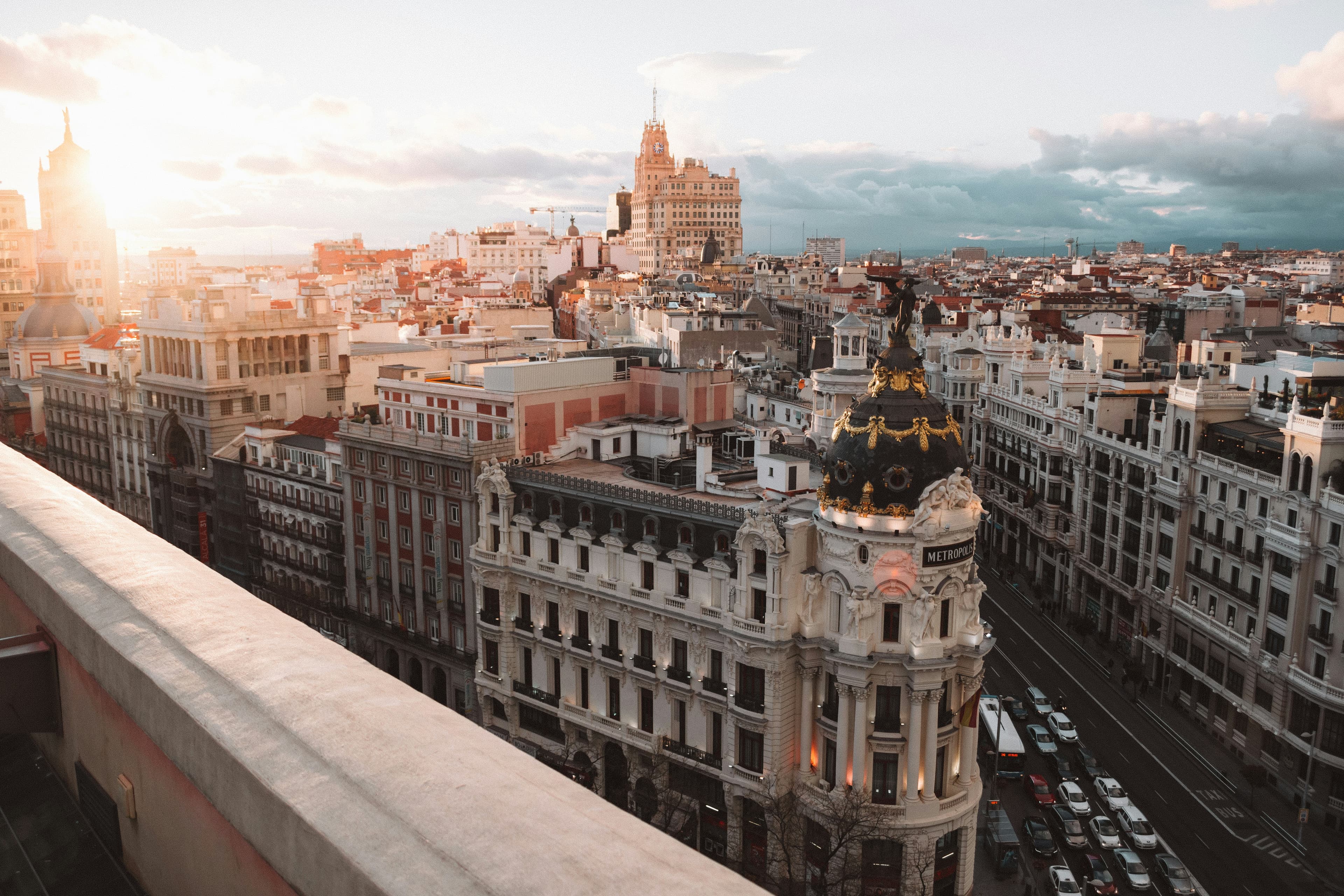 Madrid 2025: Barrios, museos y mercados — guía urbana profunda de 4–6 días para vivir la capital