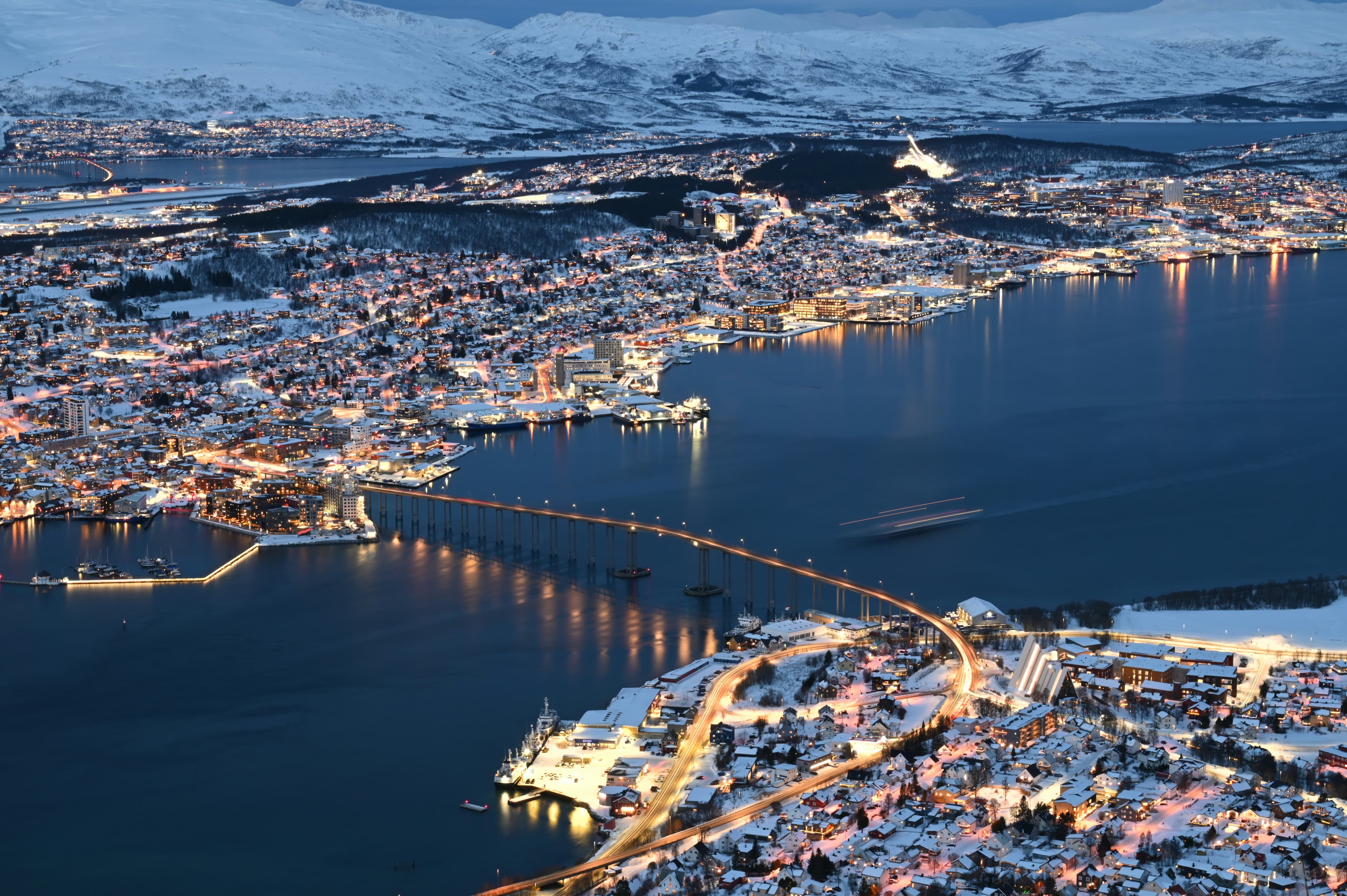 Tromsø 2025: Arctic Lights, Fjords, and Saunas — A Practical 2–4 Day City Guide (+ Day Trips)