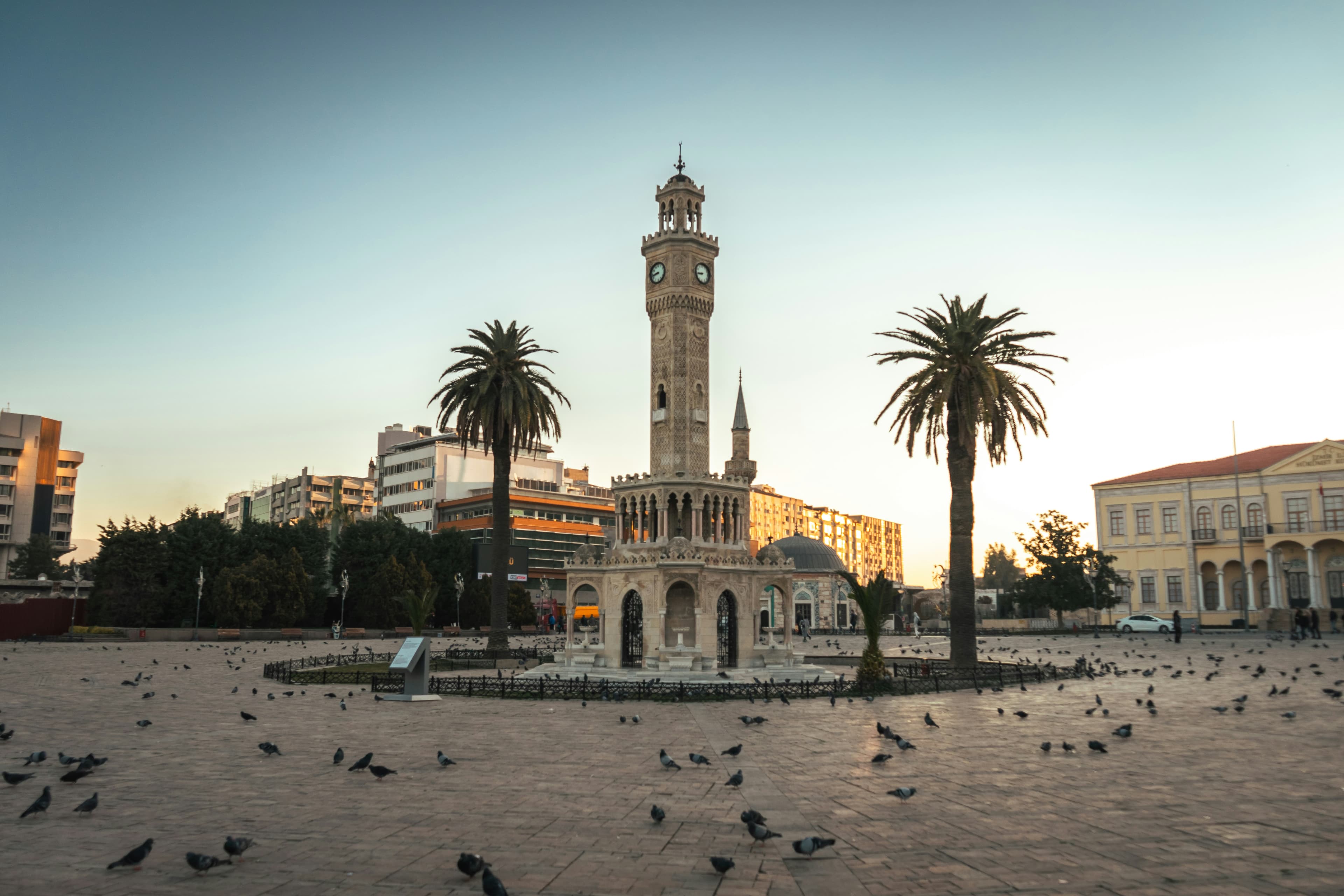 İzmir 2025: Ege'nin Renkleri — Saat Kulesi'nden Şirince'ye 3–5 Günlük Şehir ve Çevre Rehberi