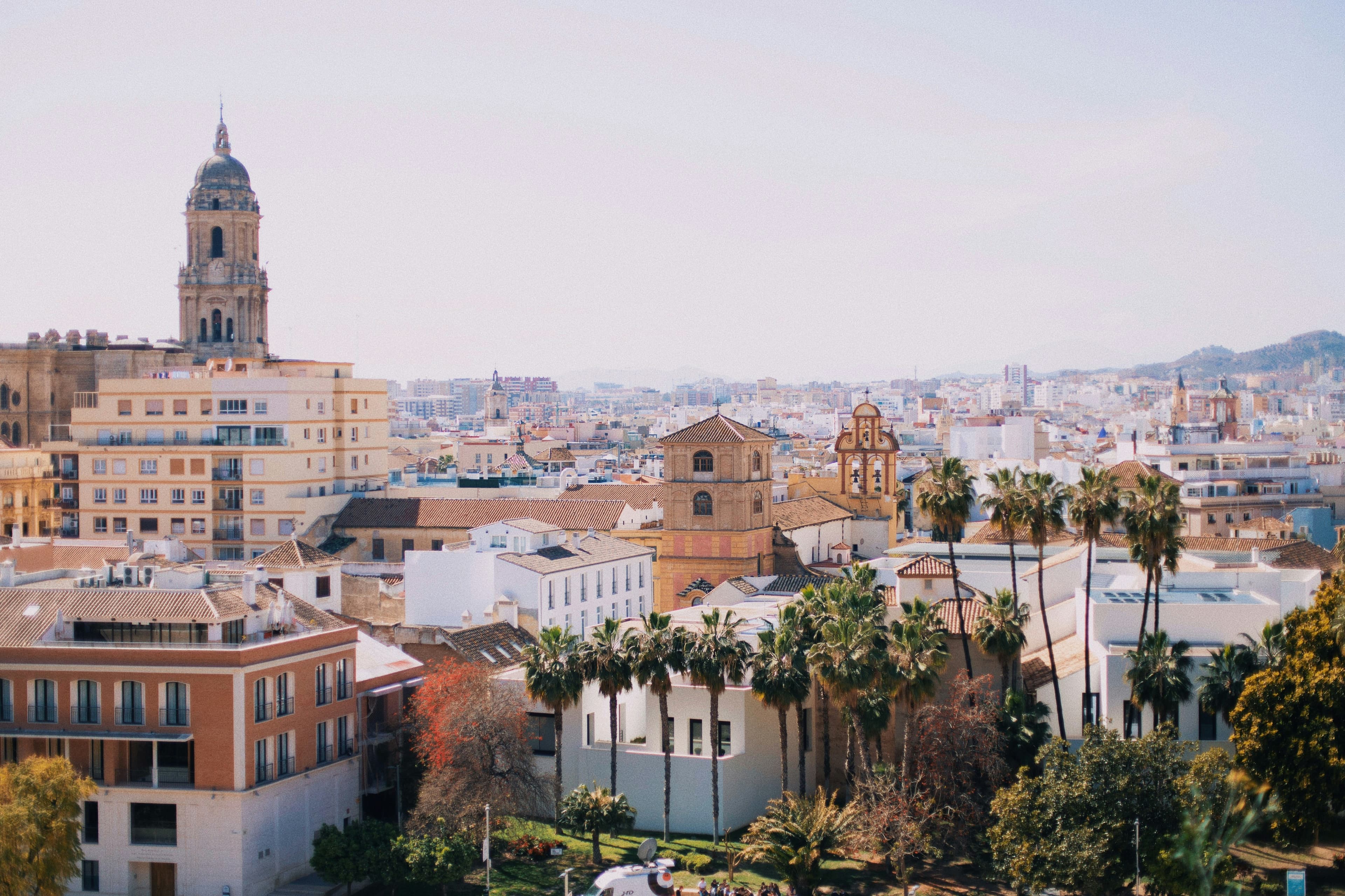 Málaga 2025: Museos, Alcazaba, playas urbanas y mercados — Guía completa 4–6 días para viajar, comer y moverte con facilidad