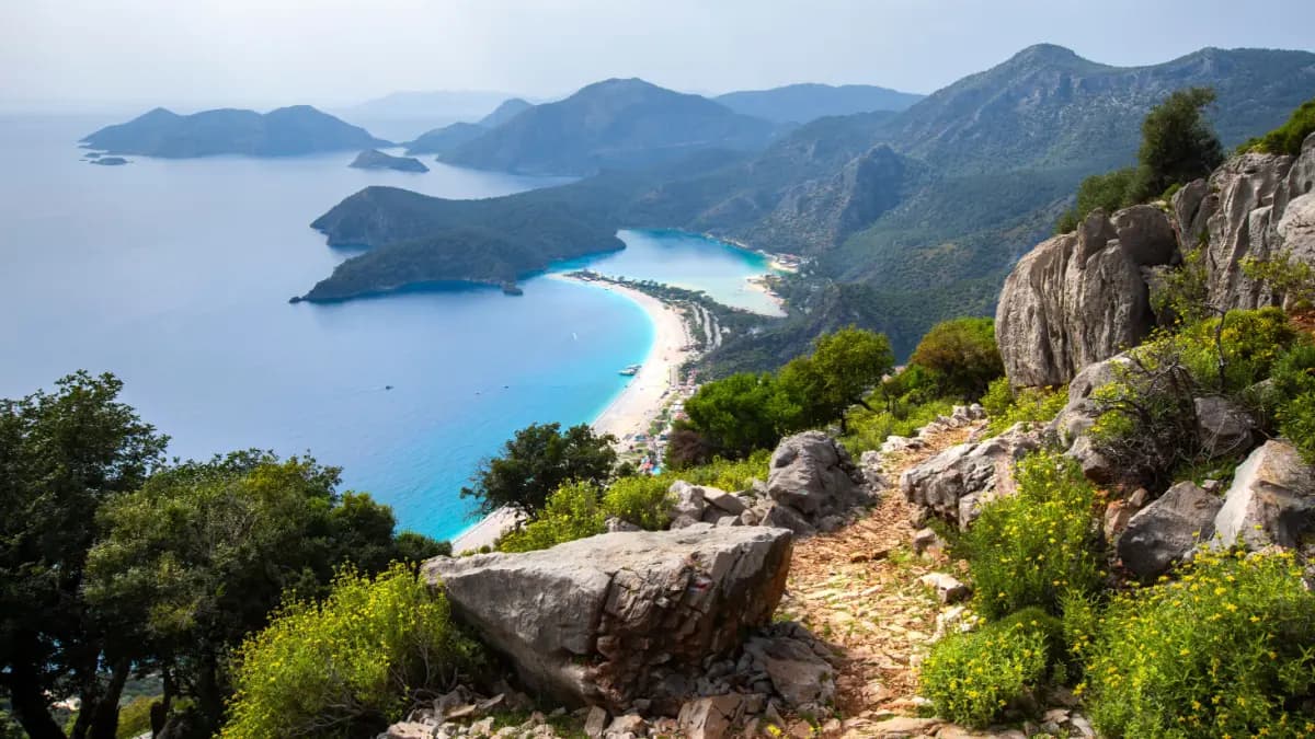 Antalya 2025: Kaleiçi, Likya Yolu, Şelaleler ve Sahiller — 3–5 Günlük Şehir ve Kıyı Rehberi (+ Günlük Kaçamaklar)