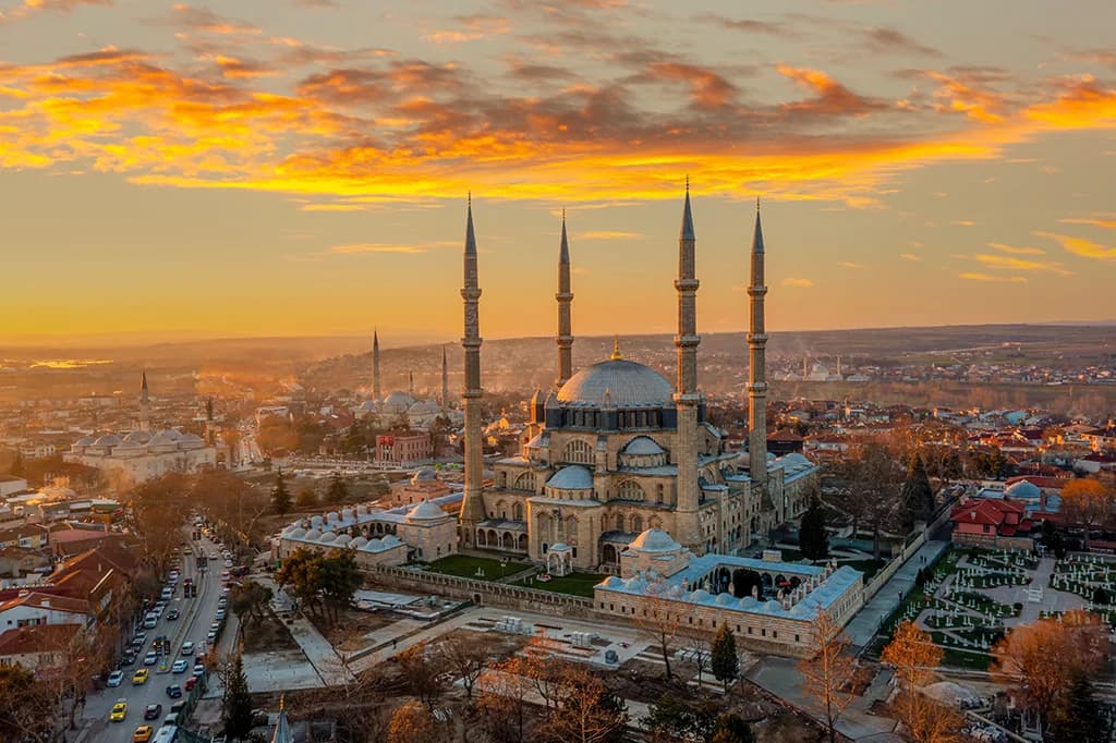 Edirne 2025 Şehir Rehberi: Selimiye, Karaağaç, Meriç Günbatımı, Balkan Mutfağı ve Longoz Kaçamakları